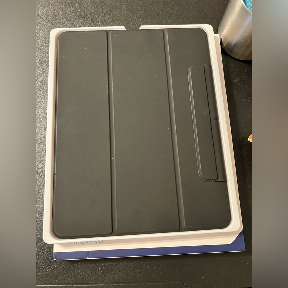 ESR for iPad Pro 12.9 Folio Case (2022/2021, 6th/5th Generation) - Picture 12 of 16